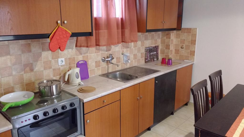 Vazeos Apartments Картерадос Екстериор снимка