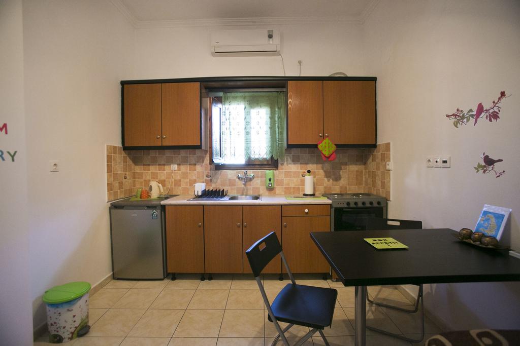 Vazeos Apartments Картерадос Екстериор снимка