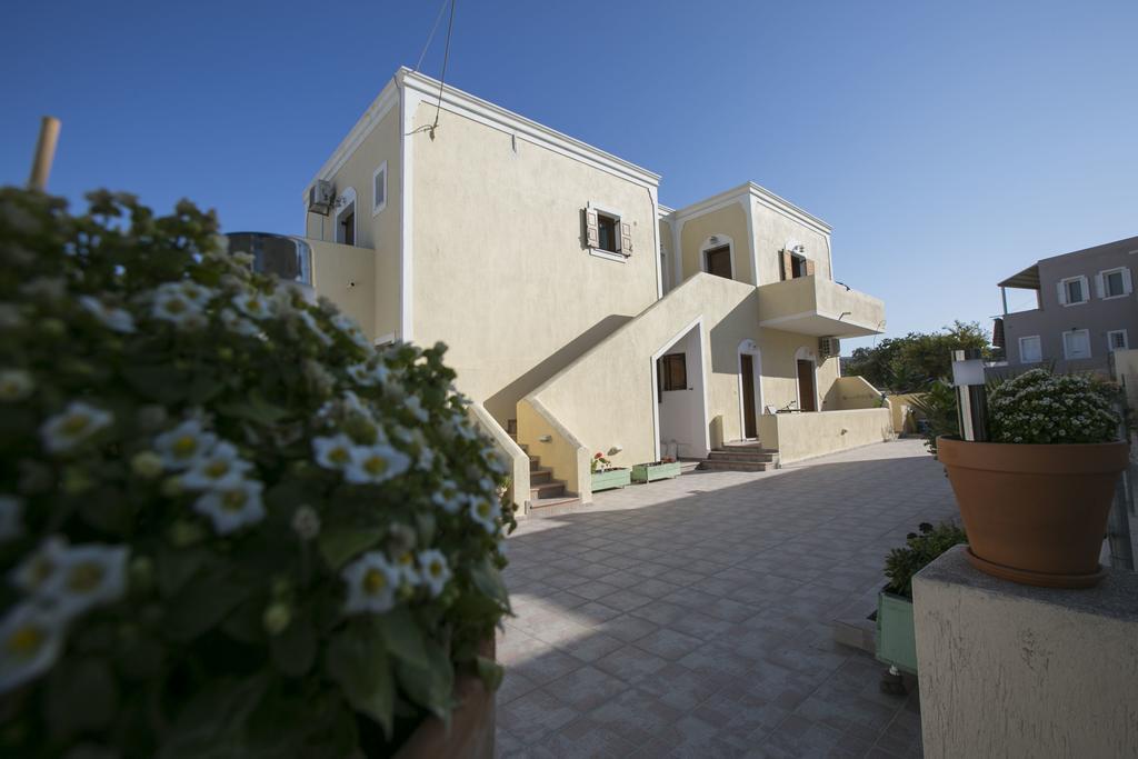 Vazeos Apartments Картерадос Екстериор снимка